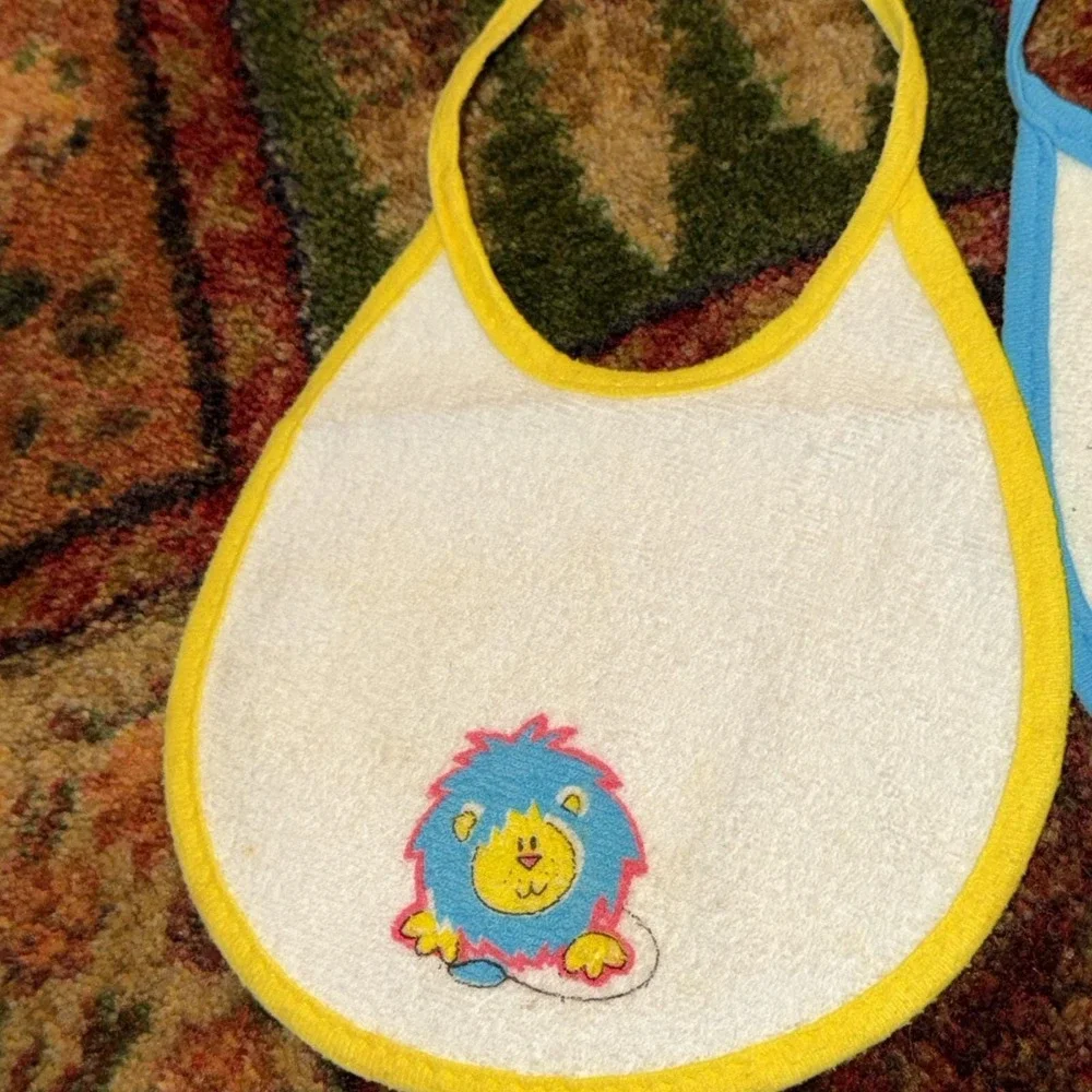 PR Vintage 1980s Baby Bibs Lion Tiger Graphic Prop